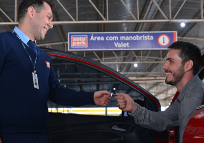 Descubra como o serviço de valet transforma o atendimento do seu negócio. Entenda as vantagens para clientes e como a gestão de pessoas garante o sucesso